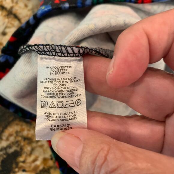 NWT LOFT Black Luxe Velvet W/Blue & Red Floral V-Neck Short Sleeve Top - Picture 11 of 11